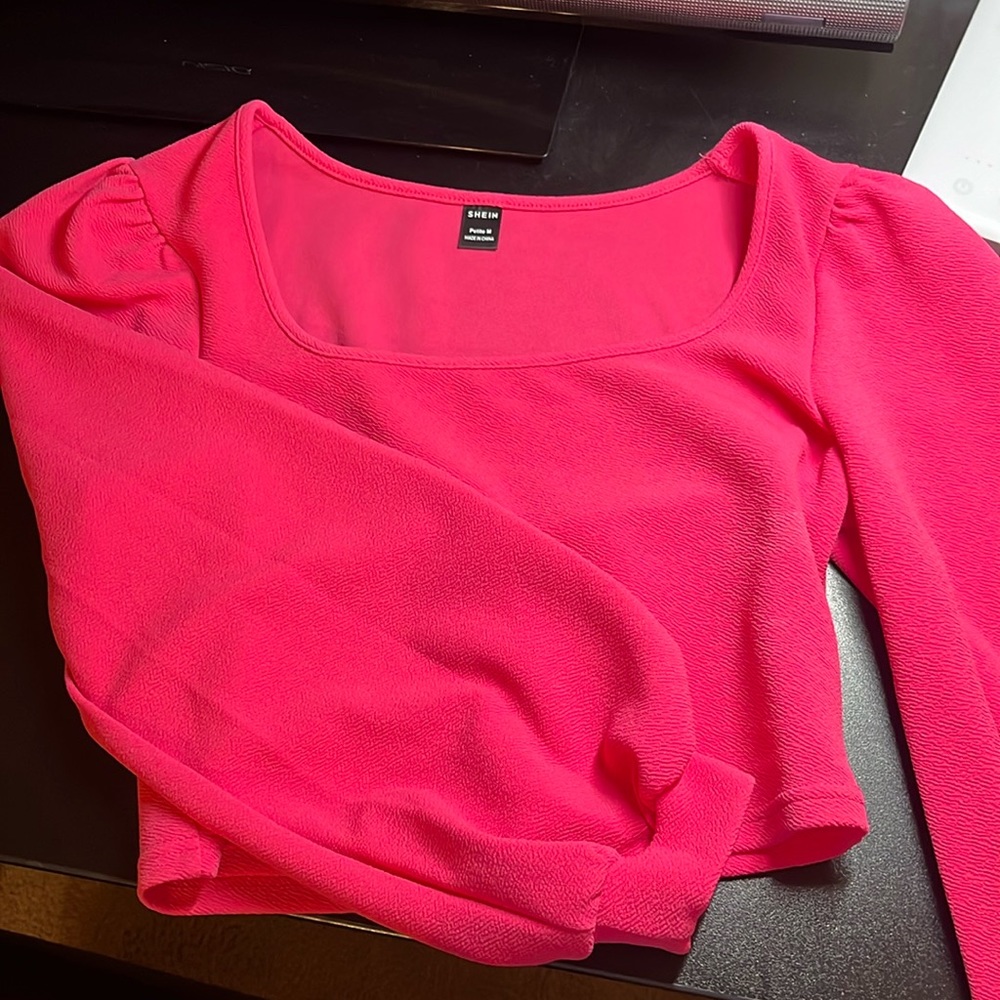 Shein long sleeve top with puffy sleeves. Never worn, great condition!